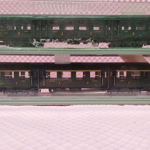 Passenger train cars HO scale like new with boxes