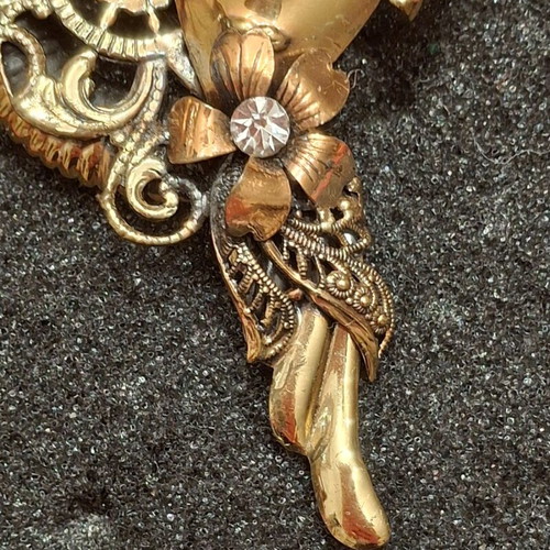 Vintage 90s mask brooch with flower used, bronze tone