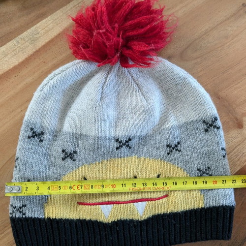 Knit cap with monster used for 4-5 years old child