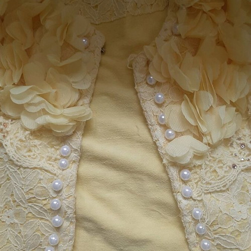 Girls cardigan used yellow with embroidery pearls and flowers age 4 Qiaogiaofano