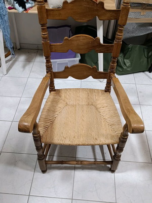 Πολυθρόνα σαν καινούργια, μασίφ ξύλο οξυά, ψάθα άριστη