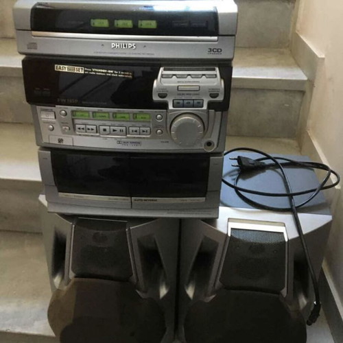 Philips stereo system used, with two large speakers, cd player faulty