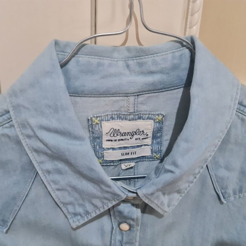 Wrangler women's slim fit cotton shirt like new, blue, XS