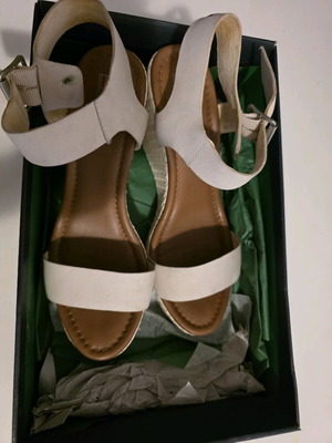 Tommy Hilfiger beige sandals like new, size 39