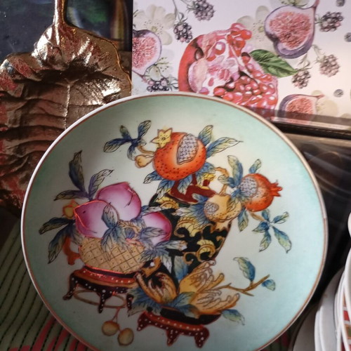 Decorative plate hand-painted, like new, 22 cm diameter