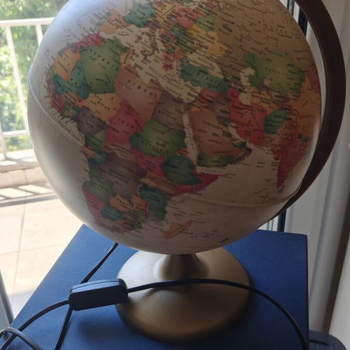 Antique illuminated globe table lamp