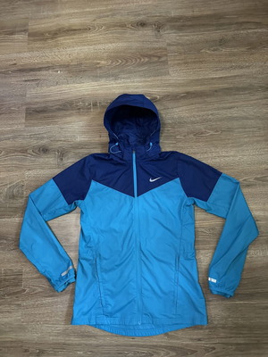 Nike Vapor Light Windrunner Jacket size S like new, blue