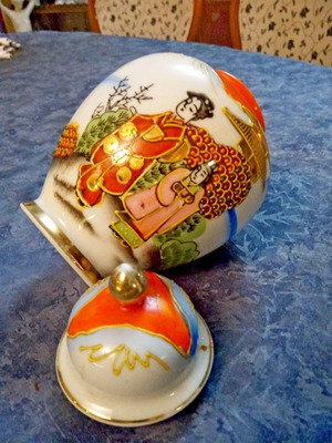 Chinese vase with lid 15 cm
