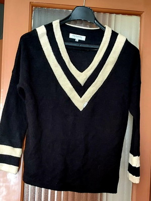 Guy Laroche women's blouse like new, size S, black