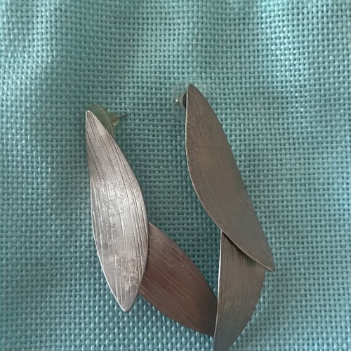 Modern silver leaf design dangling earrings like new