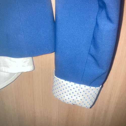 Lynne suit with shirt No 38 like new, white and blue