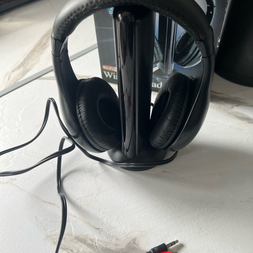 MH2001 Wireless Headphones black, lightly used, no charger