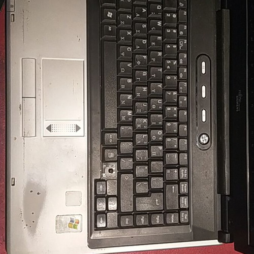 Fujitsu Siemens Amilo A1645 Laptop used for spare parts without memory and disk