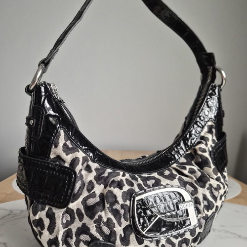 Guess Vintage Y2K Baguette Shoulder Bag like new, black and white