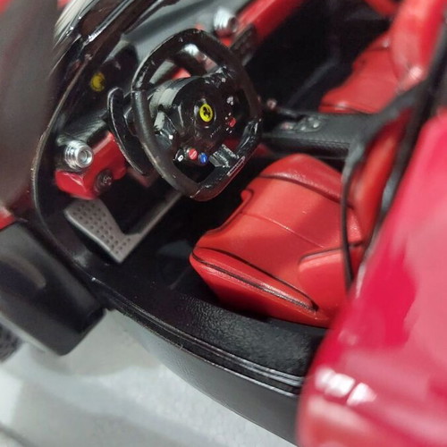 La Ferrari 1:18 Bburago Signature Series diecast model