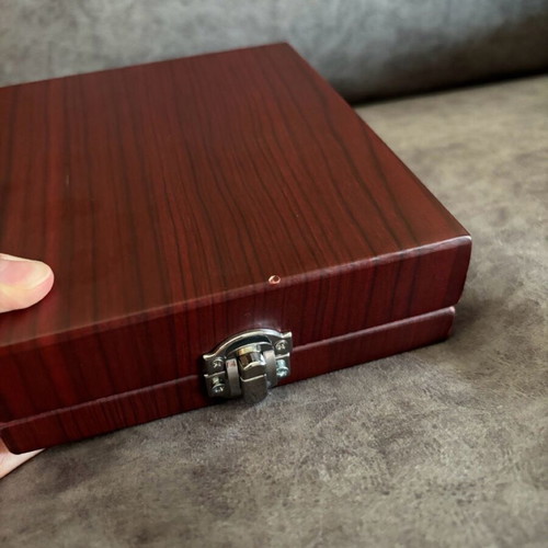 Wine set case with accessories like new