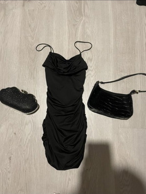 Φόρεμα βραδινό Bershka μαύρο σαν καινούργιο με δώρο τσάντα