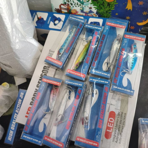 Fishing lures set of 7, 40g each, like new