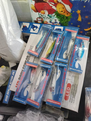 Fishing lures set of 7, 40g each, like new