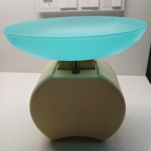 Vintage Altis kitchen scale turquoise plastic, like new, collectible