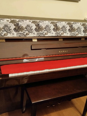 Πιάνο Kawai μεταχειρισμένο με καρεκλάκι