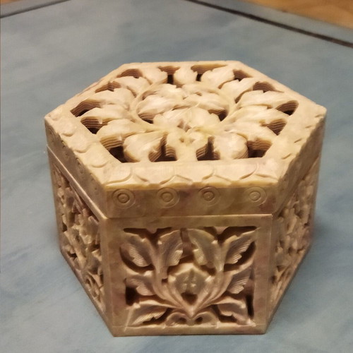 Plaster Jewelry Box like new