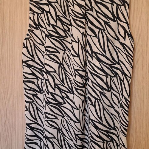 Women's sleeveless shirt like new, black and beige