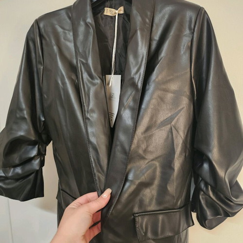 Leather blazer new one size with sleeve detail