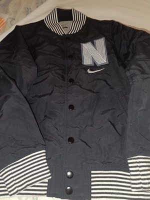 Nike Varsity Bomber Jacket καινούργιο, μαύρο και άσπρο, μέγεθος 152 cm