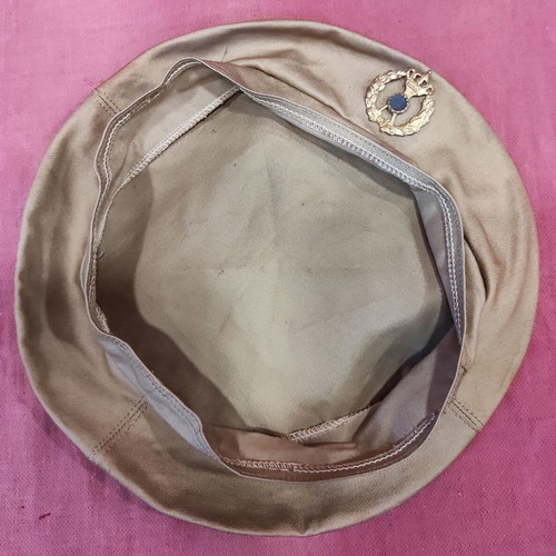 RARE BRITISH TYPE WWII SUMMER BERET in excellent condition (120 euros).