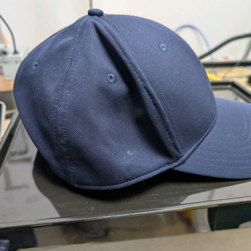 Under Armour hat like new, size L/XL, blue