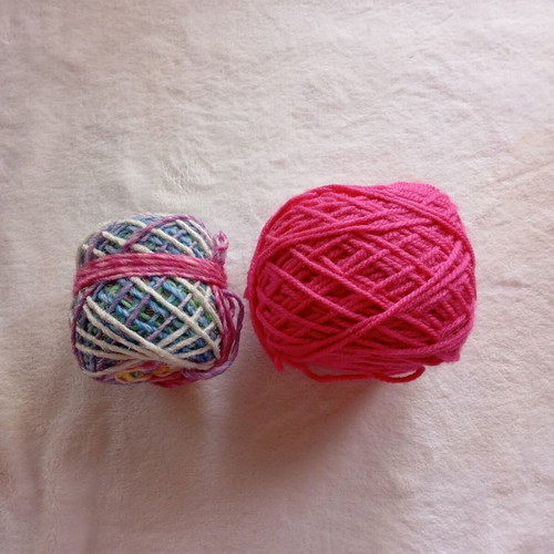 Acrylic yarn fuchsia and multicolor 300 grams like new