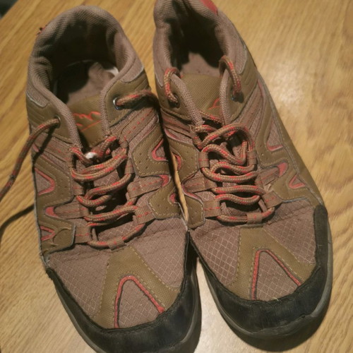 Athletic shoes used size 37 brown