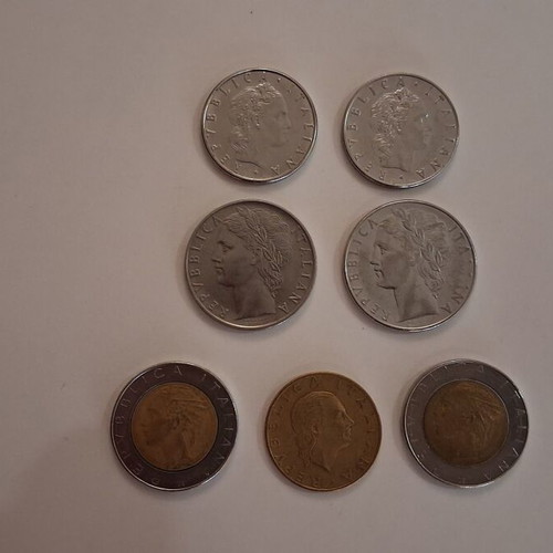 Lot of 7 Italian coins (Lire) – 50, 100, 200 & 500 Lire