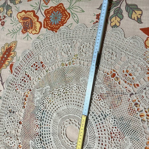 Vintage Handmade Round Tablecloth with Crochet like new