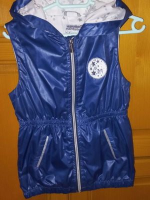 Mandarino sleeveless windbreaker used for 3-year-old girl blue