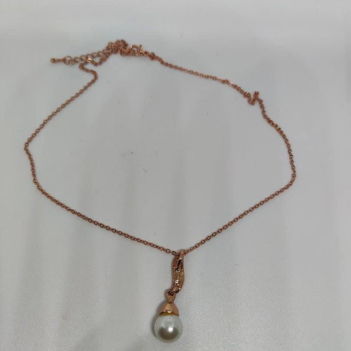 Necklace in rose gold tone with pearl, like new