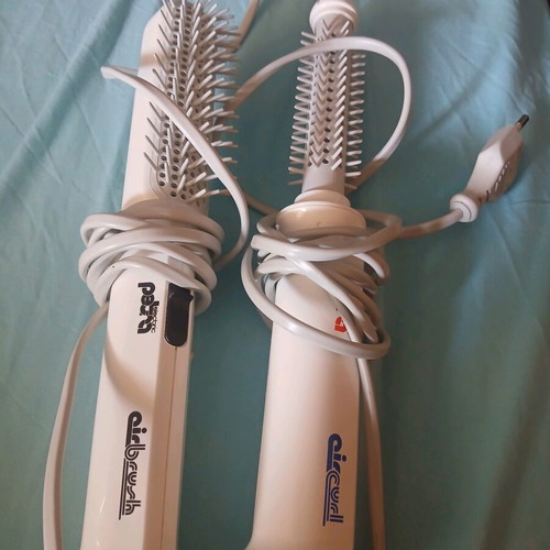 Electric hair brushes like new, set of 2, one regular and one round