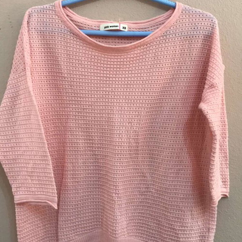 Pink Woman pink lightweight knit top like new, size S