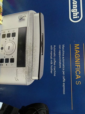 Delonghi Magnifica S automatic espresso coffee machine