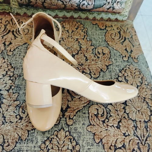 Esthissis beige shoes with strap size 38, 5 cm heel, like new