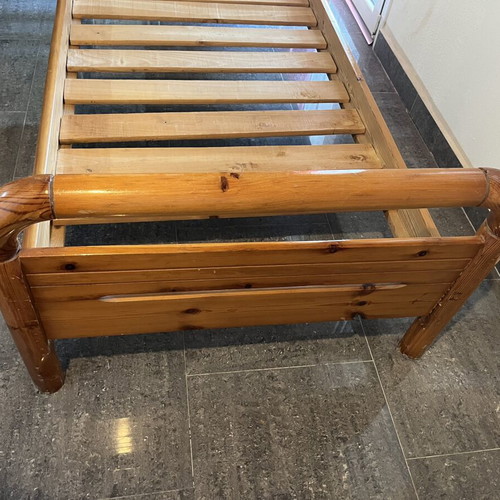 Single bed frame in Swedish wood 1x2 meters