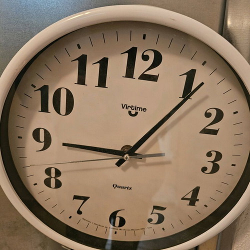Virtime quartz wall clock like new with silent mechanism