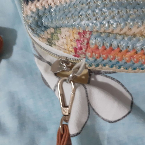 Knitted multicolor shoulder bag like new