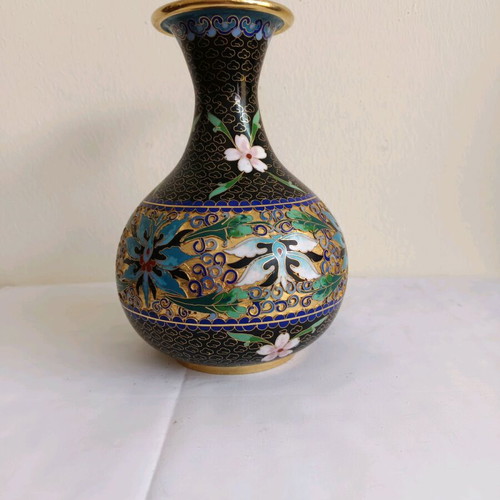 Cloisonne vase like new