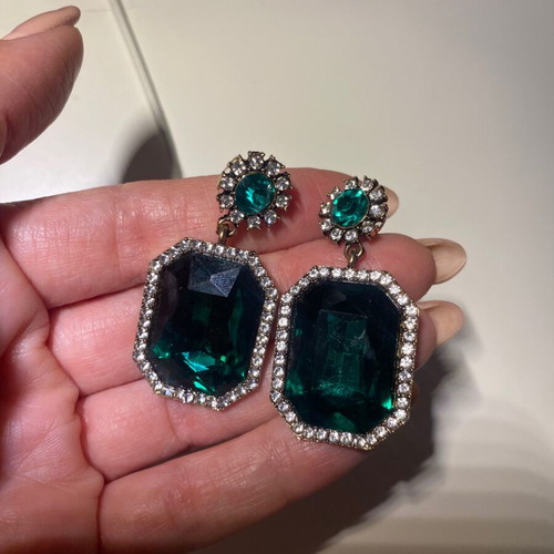 Earrings with impressive green stones new