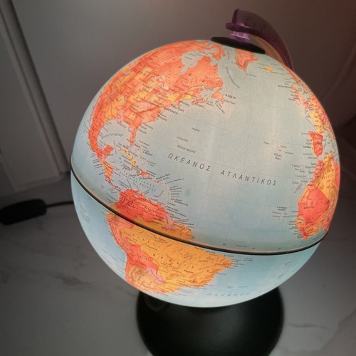 Globe Lamp in Excellent Condition