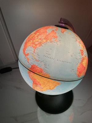 Globe Lamp in Excellent Condition