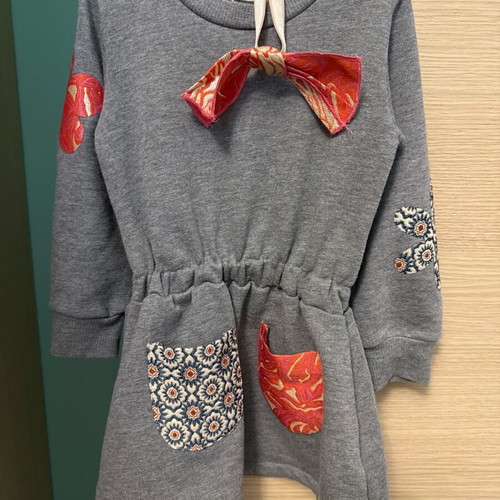 Two in a castle sweatshirt dress size 2 like new, grey with hairband