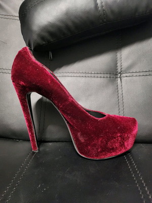 I Love Sandals velvet pumps like new, size 40, red